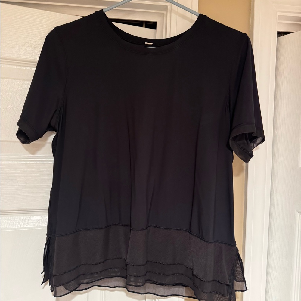 Lululemon cropped shirt